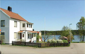 Cozy Home In Grimstorp With Lake View